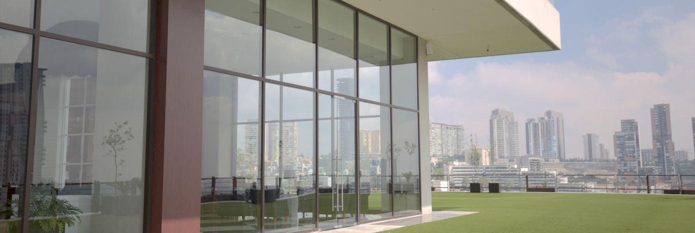 Análisis costo-beneficio en fachadas de aluminio y vidrio: checklist y ejemplo