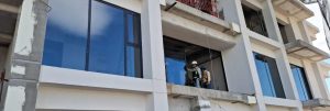 Proceso de instalación de ventanas de cristal templado y aluminio